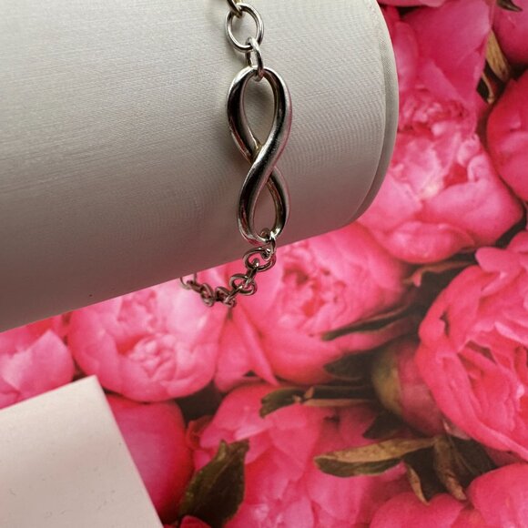 Tiffany & Co. Sterling Silver Infinity Bracelet. - Picture 4 of 15